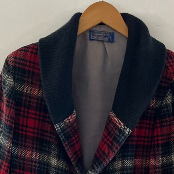 Vintage Pendleton Woman's Red Plaid Classic Outdoor Virgin Wool Jacket - Picture 2 of 9